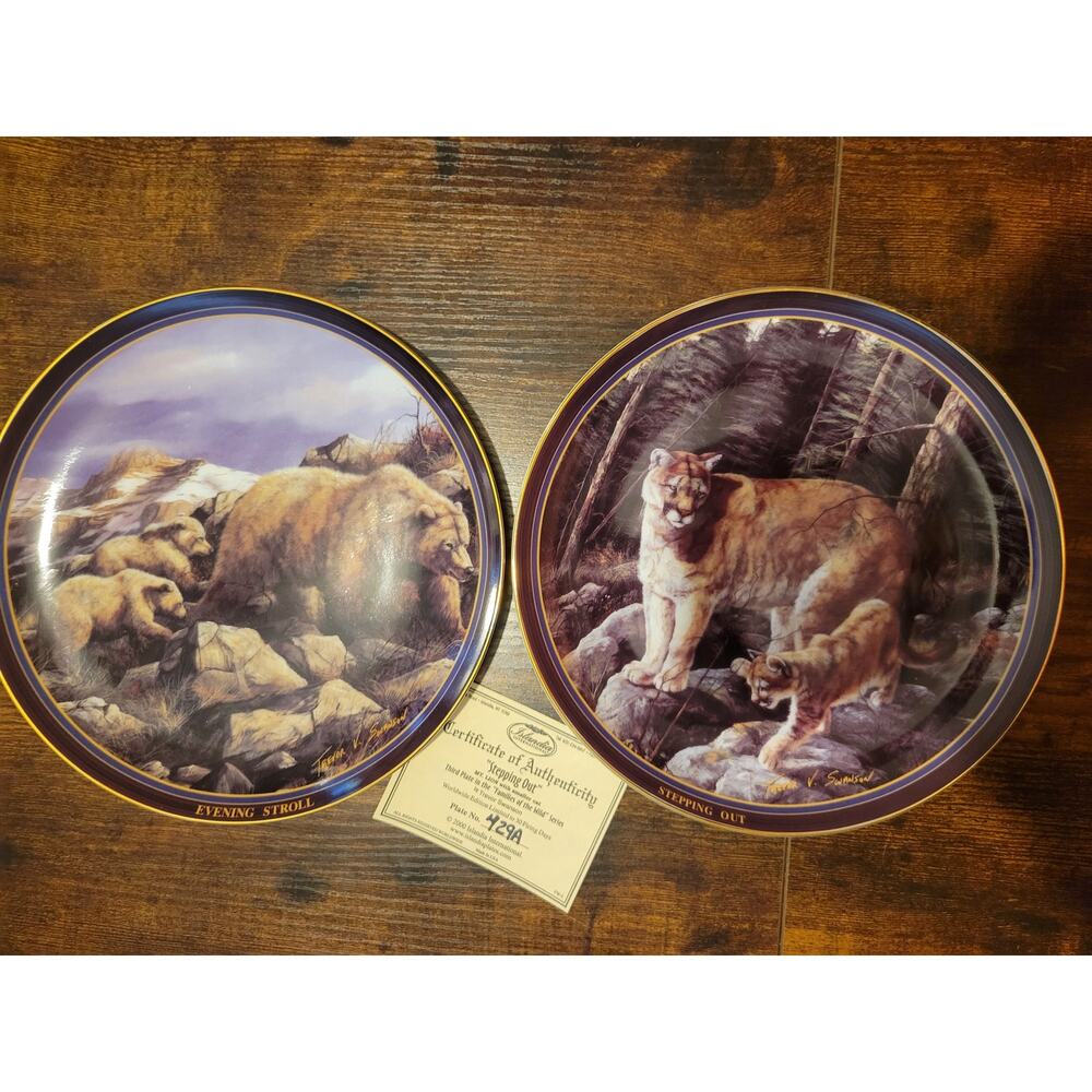 Decorative plates from the Islandia series Families of the wild series